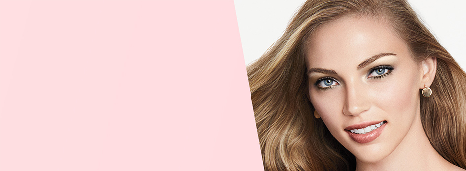 Get the step-by-step application tips for the In the Nude Look created by Mary Kay Guest Makeup Artist Sam Addington. In the right corner there is a tilted rectangle featuring a blond woman. She is wearing a mixture of brown and grey eye shadow with a light tan lipstick.